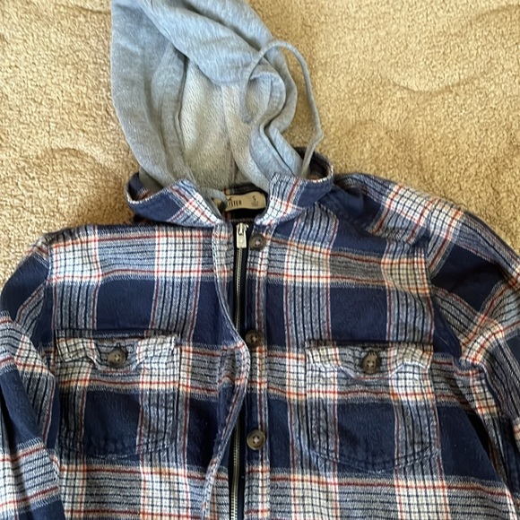 Hollister women size small zip up flannel with hood colors red and navy - Picture 4 of 9